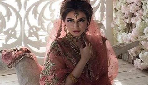 اداکارہ ایمان علی کی شادی کی تقریبات شروع Tutor Pakistan