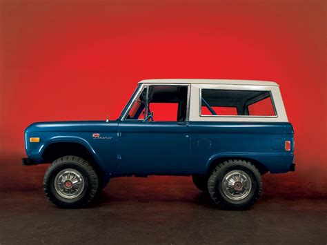 New Ford Bronco Gets 1966 Face Swap Looks Spot On Autoevolution