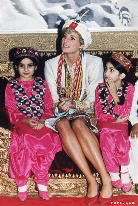 Princess Diana Wearing Traditional Chitrali Hat In Pakistan Photos Of Princess Diana And Kate