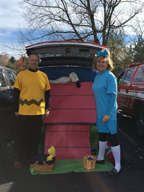 Peanuts Charlie Brown Sally And Snoopy Trunk Or Treat Charlie Brown