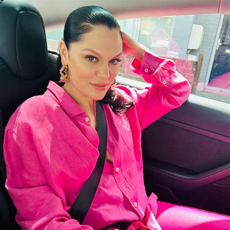 jessie j claps back at body shaming comments 2 months after giving birth news and gossip