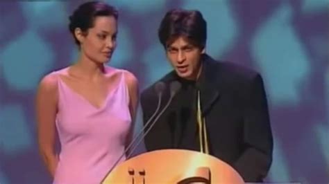 Old Pics Of Srk And Angelina Jolie Sharing Stage At An Award Function Go Viral Trending