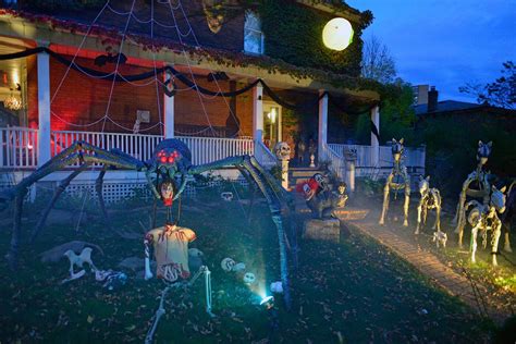 This House Has The Most Epic Halloween Display In Toronto