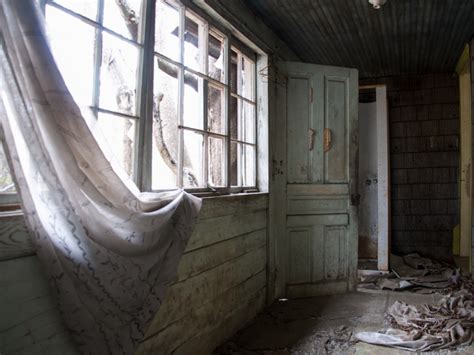 the 16 scariest real haunted houses in america
