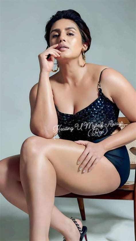 Huma Qureshi Sexy Lookshowing Her Sexy Cleavage And Sexy Thighs