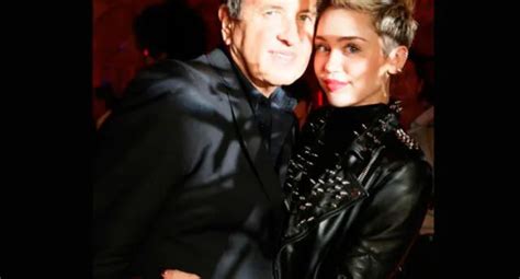 Miley Cyrus Y Mario Testino Juntos En Exposición El Popular