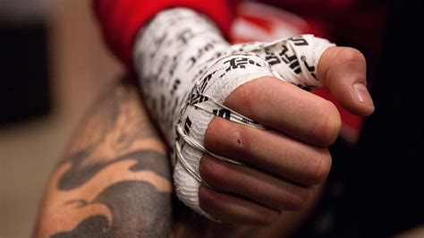 Ex Olympian Has Finger Ripped Off Hand During Mma Fight Fox News