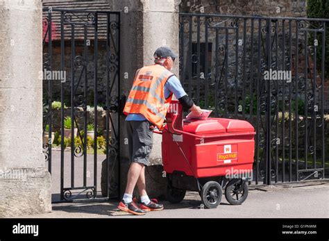 English Postman Hi Res Stock Photography And Images Alamy