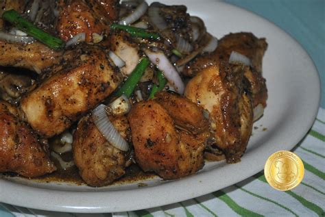 Ketika disantap, tekstur daging ayam yang lembut dipadukan dengan lada hitam akan memberikan cita rasa pedas sekaligus hangat. PATYSKITCHEN: BLACK PEPPER CHICKEN/ AYAM GORENG LADA HITAM