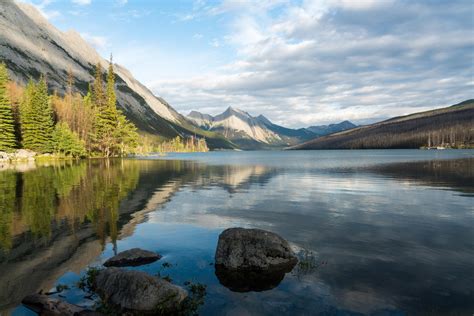 Medicine Lake was just the prescription I needed. Alberta, Canada[OC ...