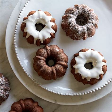 A sticky toffee mini bundt cake is the perfect small gift for others. Mini Classic Chocolate Bundt Cakes - Recipes | Pampered ...