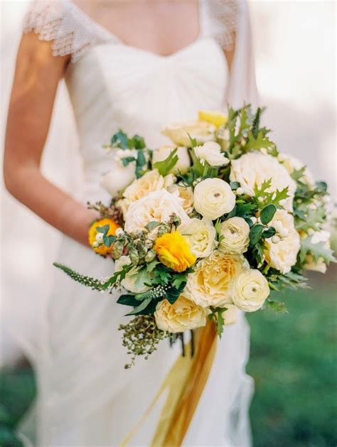 25 Gorgeous Bridal Bouquets For Spring And Summer Weddings