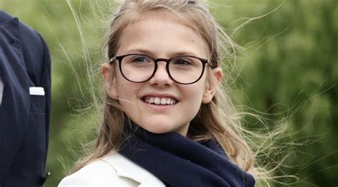 Prinsessan Estelles Okända Relation Till Kändisdottern Nya Bilderna