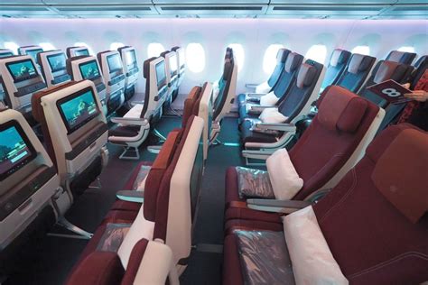 Inside The First Airbus A350 1000 With Qatars Qsuite Biz The Points Guy