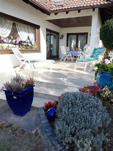 Dieses haus ist ein effizienzhaus 55 beste qualität für einen unschlagbar günstigen preis im angebot. Zweifamilienhaus in traumhafter Lage in Stockach ...