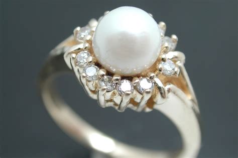 14k Solid Yellow Gold Genuin Diamonds And Genuine Pearl Ring Property Room