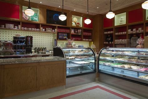 Take a Look Inside the Sugary Goodness of Carlo's Bakery - Eater Vegas