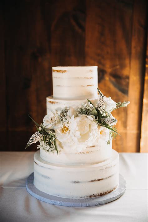 10 elevated elegant wedding colors that inspires. Wedding Cake - Happy Party Event Rentals