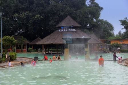 Biaya jasa pembuatan kolam renang per m2 ( sistem skimer ), update 2020. Kolam Renang Batang Sari Pamanukan : 35 Tempat Wisata Di ...
