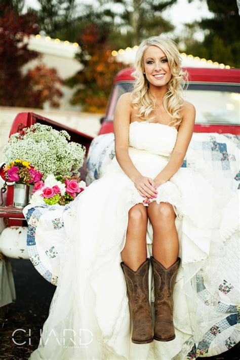 Its simple, yet classy style appeals to many newlyweds. Country Wedding Inspiration Board