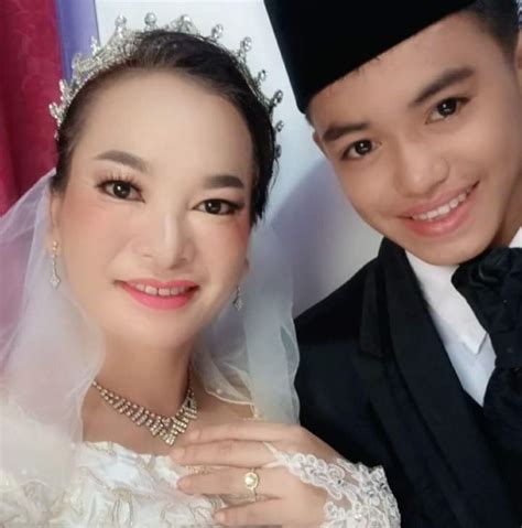 Viral Pernikahan Beda Usia Di Sambas Wanita 41 Tahun Dinikahi Pria 16 Tahun Hi Pontianak
