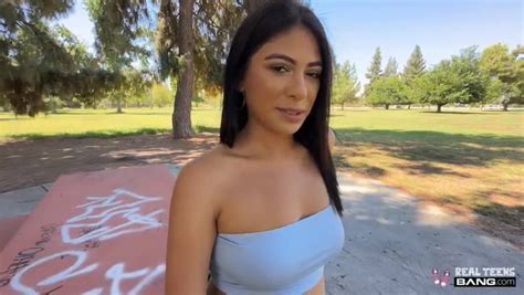 Bang Realteens Reyna Belle Hot Teen Reyna Bella Gets Fucked At A Public Park Porn Video