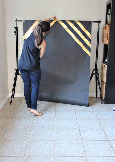 If you've attended a party recently there are plenty of ways to put your own spin on the classic party photo booth without spending a diy photo backdrops not only make for great party decor, but also ensure you'll get tons of photos. How To Make A Graduation Photo-booth Backdrop | The Flair ...