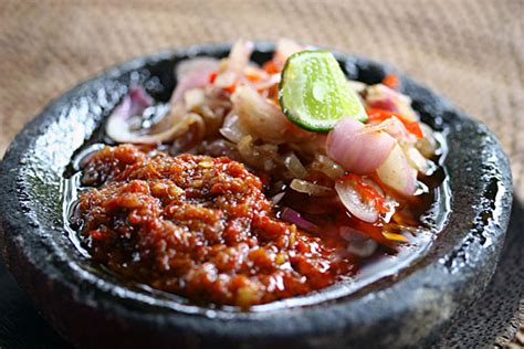 While sambal mentah or raw sambals are more common in eastern indonesia. Aneka Sambal Nusantara Yang Dijamin Bikin Lahap Makan