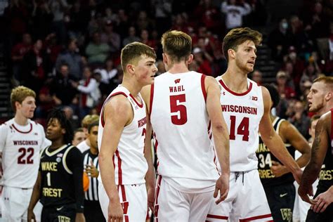 men s basketball badgers showcase potential during battle 4 atlantis nearly edge out no 3