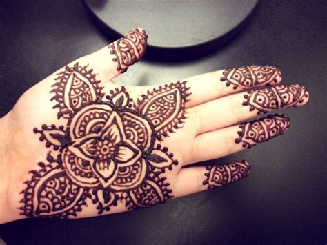 Henna tattoo kits vary in price based on the type of kit and its contents. Top 30 Simple Henna Designs For Beginners