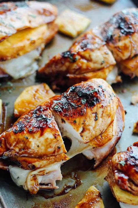 Favoreats / ohmygoshthisissogood baked chicken breast recipe! Grilled Hawaiian Stuffed Chicken | Destination Delish