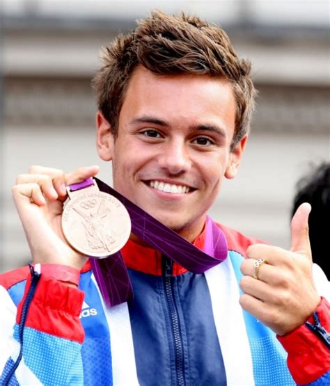 Tom Daley Gay Tom Daley Comes Out In Emotional Youtube Video As He