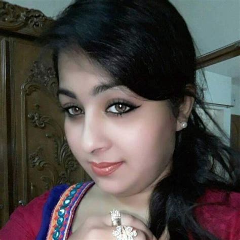 Pakistani Girls On Twitter Young Muslim Girl Zara From Dubai Whatsapp