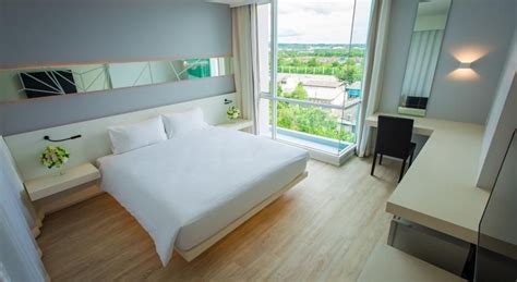 Great hotel for short london stay. Crystal Hotel Hat Yai, Thailand - Booking.com