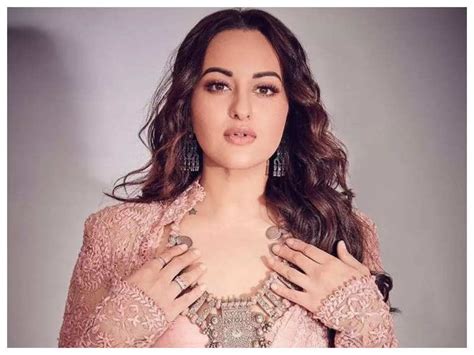 Sonakshi Sinha Shoots For The Last Schedule Of Double Xl In Delhi Makers Aim At 2022 Release