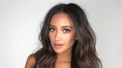 ‘dollface Shay Mitchell Joins Hulu Series In Recasting Deadline