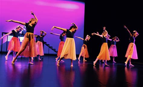 Contemporary Dance 8 Years Centre Stage