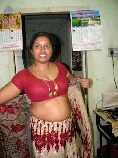 Hot Poses Of Aunties Indian Saree Navel Under Blouse Belly With Bra