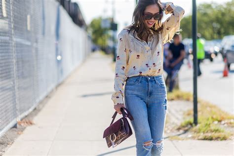 9 Date Night Outfits With Boyfriend Jeans