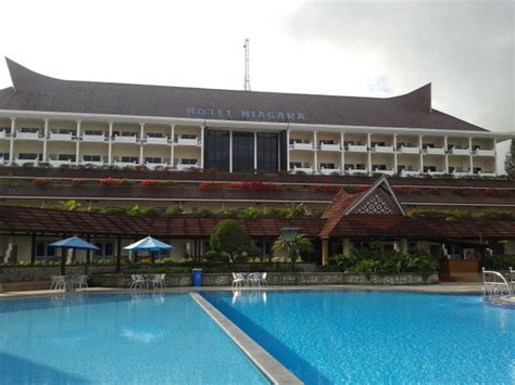 Compare prices of 142 hotels in niagara falls on kayak now. Foto-foto Perjalanan: Pemandangan Danau Toba dari Hotel ...