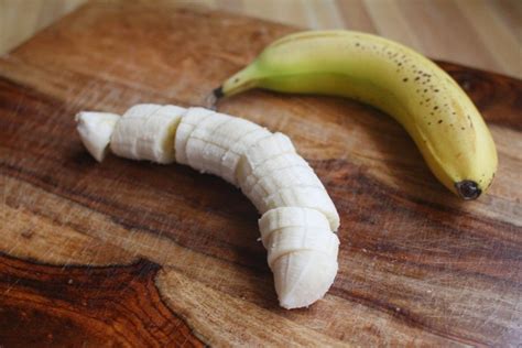 How To Keep Sliced Bananas From Turning Brown Leaftv