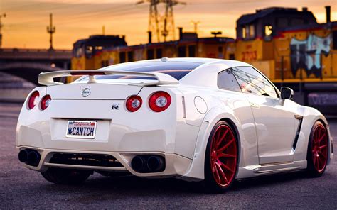 Nissan Gt R R35 Vehicle White Cars Wallpapers Hd Desktop And Mobile