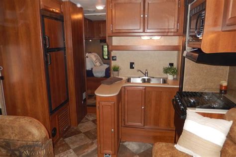 27 30 Ft Class C Motorhome With Slide Out Rv Rental Usa Rv Rental