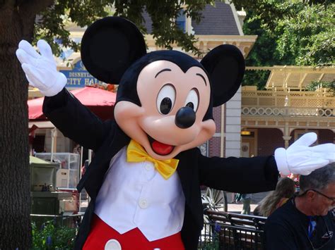 Videos New Look For Mickey Mouse As Part Of Disneylands Post Diamond