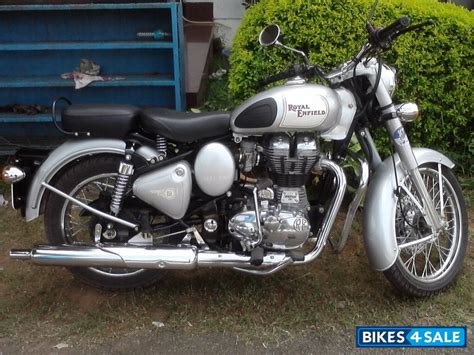 The entire mod has been kept subtle, and visible upgrades include extended rear luggage rack, new exhaust and a large black windscreen. Price Silver: Royal Enfield Classic 350 Price Silver