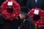 Reina Isabel II recuerda a los caídos en guerras
