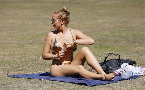 Aisleyne Horgan Wallace Covered Nakedness On The Beach Hot Photos The Fappening