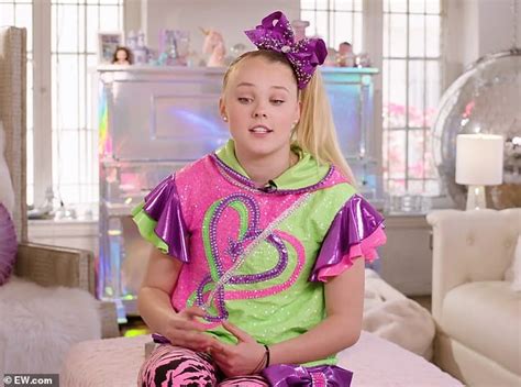 Jojo Siwa Details Her Unplanned Coming Out And Relationship With Her Girlfriend Daily Mail