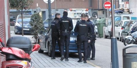 Detenido En Vigo Por Grabar Vídeos Bajo Las Faldas De Mujeres Y