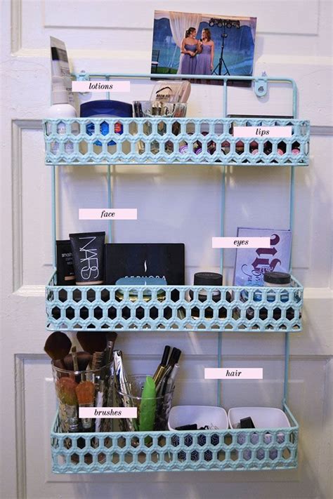 Even spacious apartments aren't usually known for their expansive bathrooms or storage solutions. Get Organized: Your Makeup | Makeup storage small bathroom ...